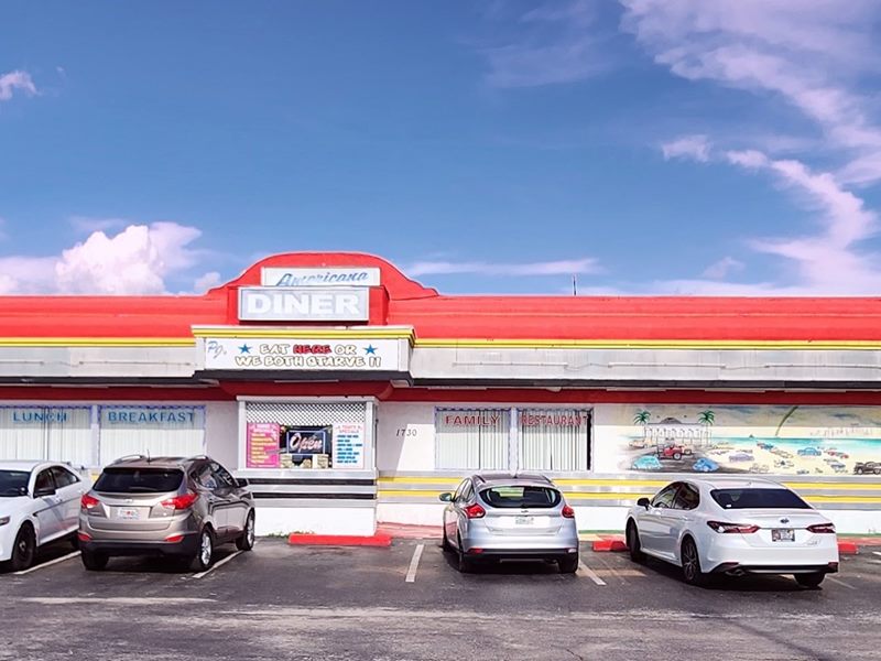 Americana 50's Diner exterior